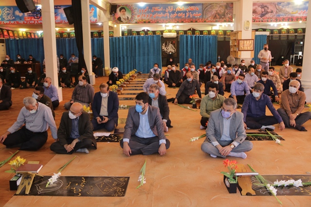 حضور رییس و اعضای شورای اسلامی شهر ، مدیران و کارکنان شهرداری  لاهیجان در مراسم گرامیداشت هفته دفاع مقدس در گلزار  شهرستان لاهیجان 